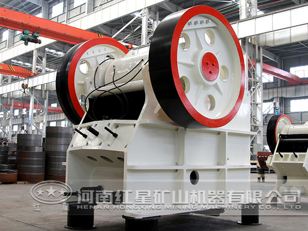 新型顎式破碎機(jī)結(jié)構(gòu) 新型顎式破碎機(jī)結(jié)構(gòu)