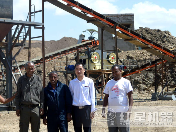 顎式破碎機(jī)客戶現(xiàn)場 顎式破碎機(jī)客戶現(xiàn)場