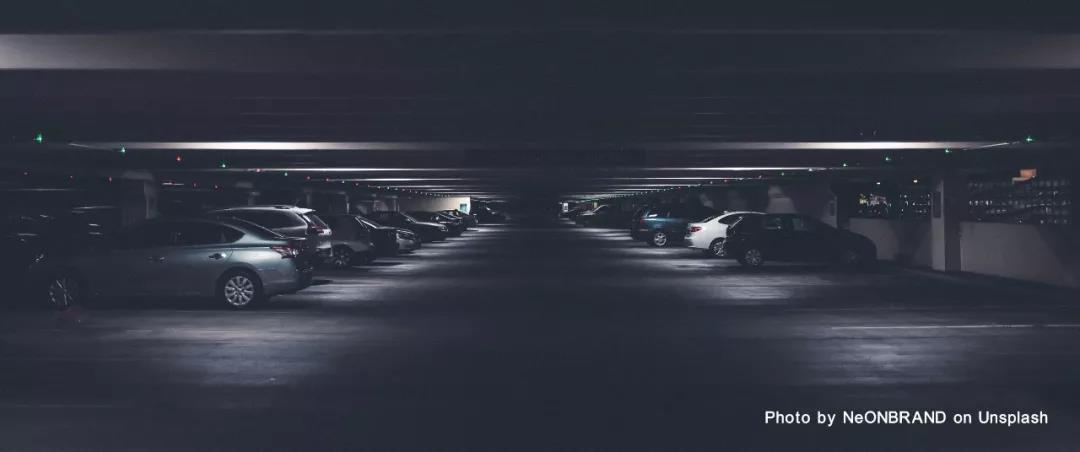  汽車庫、修車庫、停車場