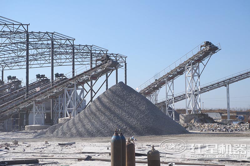 機制砂生產(chǎn)現(xiàn)場 機制砂生產(chǎn)現(xiàn)場