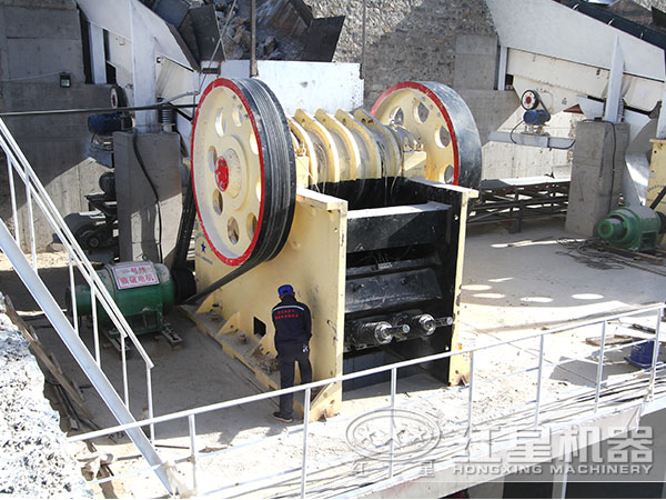 紅星1215鄂式破碎機生產(chǎn)現(xiàn)場 紅星1215鄂式破碎機生產(chǎn)現(xiàn)場
