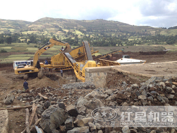紅星全自動碎石機生產(chǎn)現(xiàn)場 紅星全自動碎石機生產(chǎn)現(xiàn)場