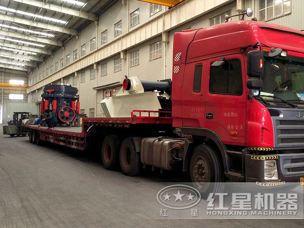 時產300噸砂石料生產線發貨現場 時產300噸砂石料生產線發貨現場