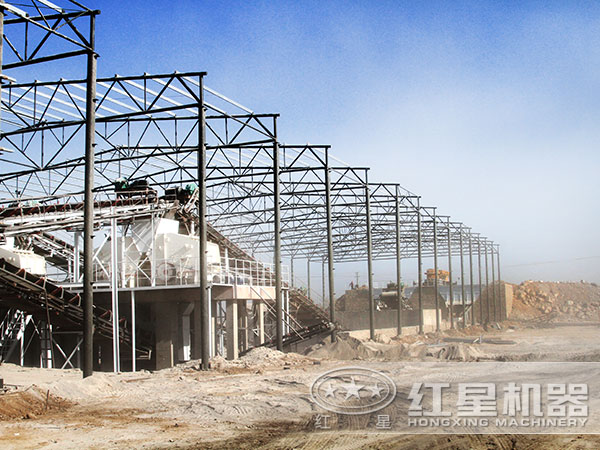 新型反擊式有效制砂機生產(chǎn)現(xiàn)場 新型反擊式有效制砂機生產(chǎn)現(xiàn)場