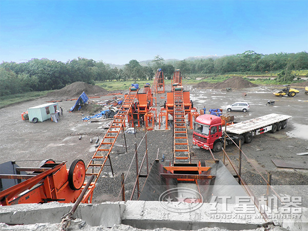 小型細碎沖擊式制砂機生產現場 小型細碎沖擊式制砂機生產現場