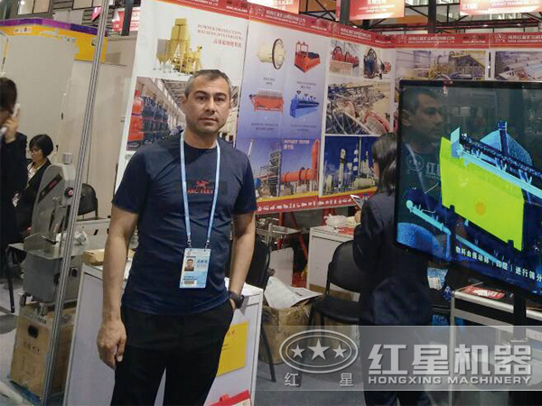 展會了解設(shè)備的客戶 展會了解設(shè)備的客戶