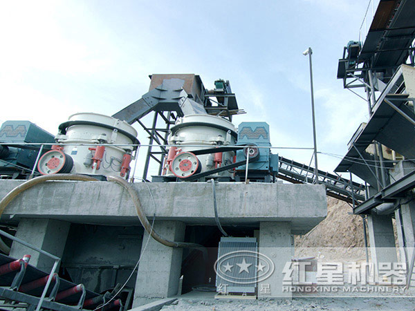 破碎機(jī)作業(yè)現(xiàn)場(chǎng)圖 破碎機(jī)作業(yè)現(xiàn)場(chǎng)圖