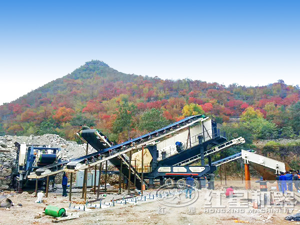 輪胎式移動(dòng)破碎站生產(chǎn)現(xiàn)場(chǎng) 輪胎式移動(dòng)破碎站生產(chǎn)現(xiàn)場(chǎng)