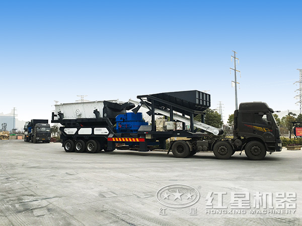 車載移動(dòng)一體式制砂機(jī)發(fā)貨現(xiàn)場(chǎng) 車載移動(dòng)一體式制砂機(jī)發(fā)貨現(xiàn)場(chǎng)