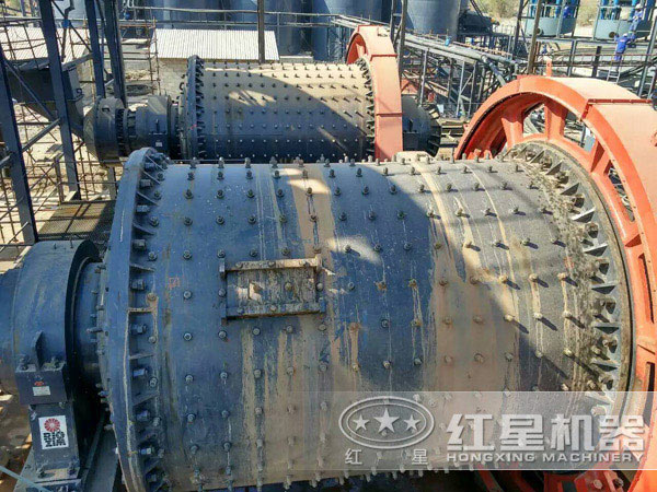 球磨機(jī)作業(yè)現(xiàn)場 球磨機(jī)作業(yè)現(xiàn)場