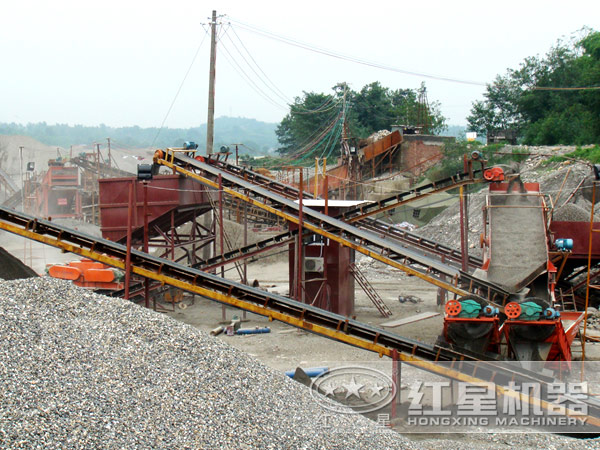 生產線中的對輥式破碎機 生產線中的對輥式破碎機