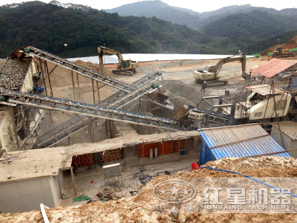 正在作業(yè)的車載移動打沙機 正在作業(yè)的車載移動打沙機