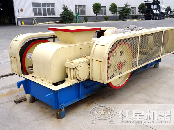 時(shí)產(chǎn)10噸雙輥破碎機(jī) 時(shí)產(chǎn)10噸雙輥破碎機(jī)