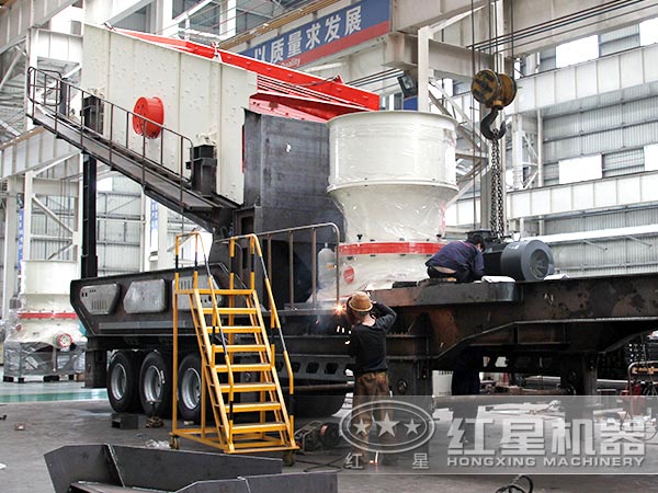 移動破碎機生產(chǎn)車間 移動破碎機生產(chǎn)車間