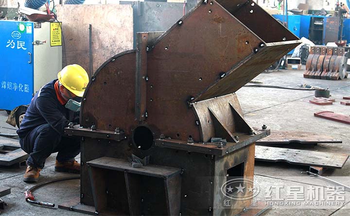 紅星錘式破碎機制造車間 紅星錘式破碎機制造車間