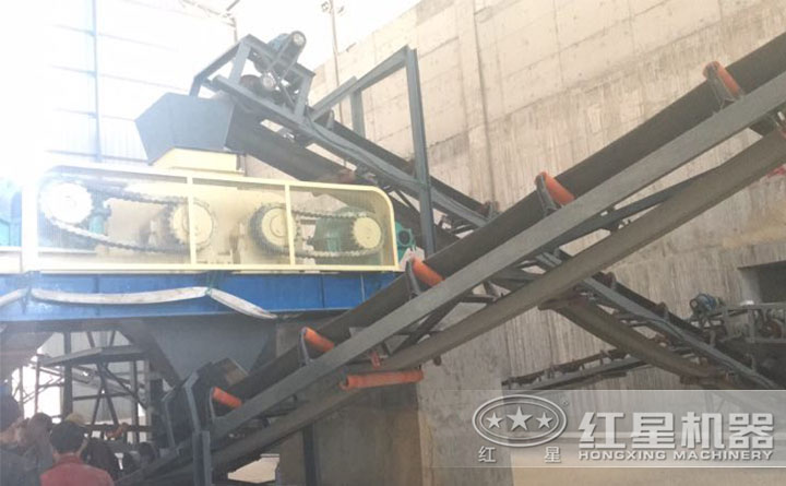 對(duì)輥制砂機(jī)客戶現(xiàn)場(chǎng) 對(duì)輥制砂機(jī)客戶現(xiàn)場(chǎng)