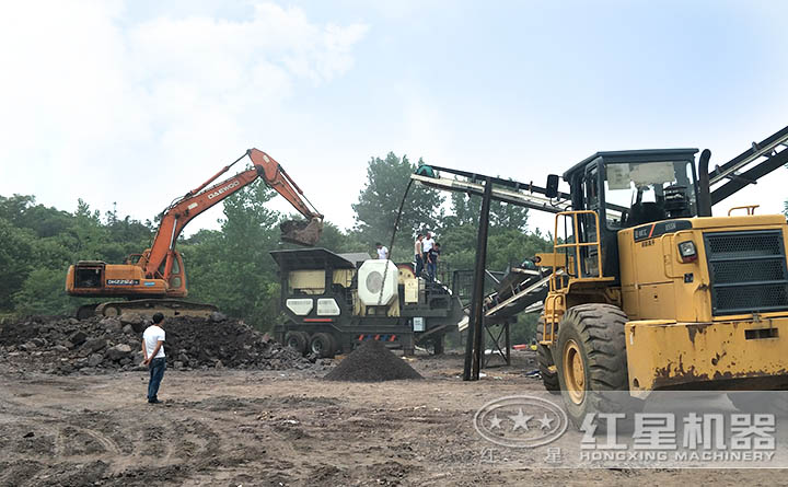 移動式煤炭粉碎機客戶現(xiàn)場 移動式煤炭粉碎機客戶現(xiàn)場