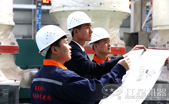 工程師現(xiàn)場(chǎng)指導(dǎo)設(shè)備的制造 工程師現(xiàn)場(chǎng)指導(dǎo)設(shè)備的制造