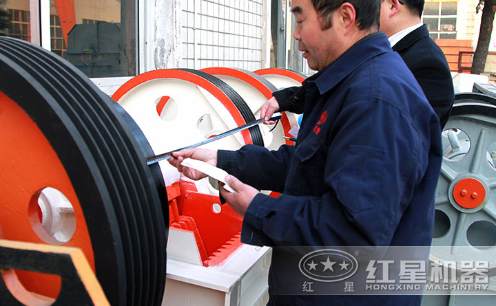 成品進(jìn)行檢測(cè) 成品進(jìn)行檢測(cè)