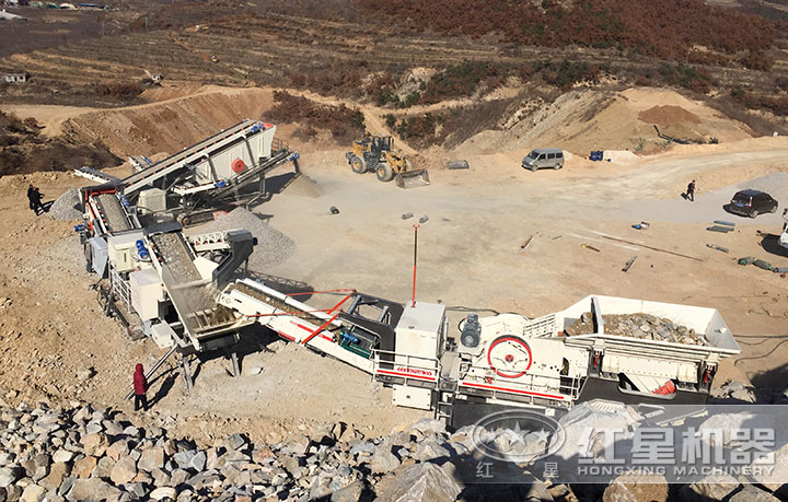 履帶移動碎石現(xiàn)場 履帶移動碎石現(xiàn)場