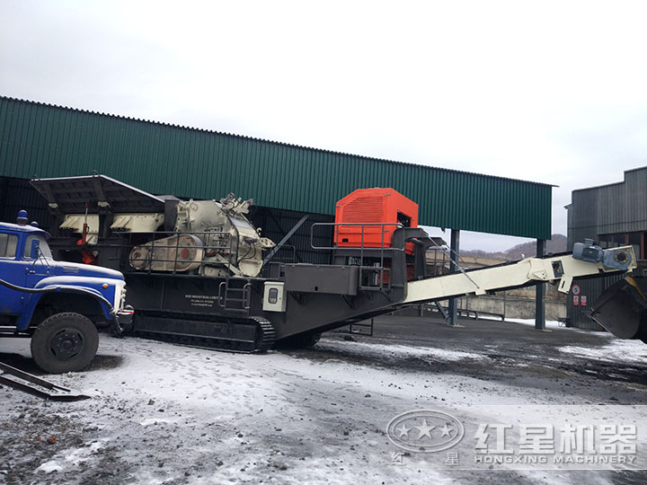 履帶反擊破碎石現(xiàn)場 履帶反擊破碎石現(xiàn)場