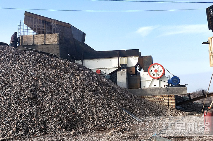 69顎破機(jī)現(xiàn)場(chǎng)作業(yè)圖 69顎破機(jī)現(xiàn)場(chǎng)作業(yè)圖