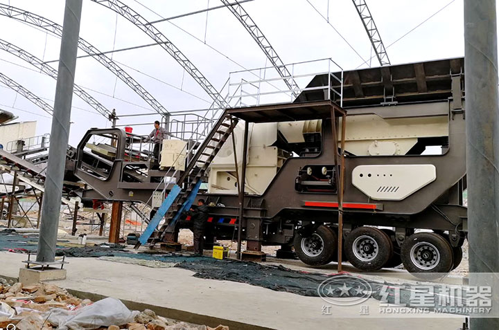 移動式破碎機作業現場 移動式破碎機作業現場