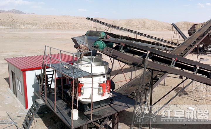 圓錐式粉碎機(jī)安裝現(xiàn)場(chǎng) 圓錐式粉碎機(jī)安裝現(xiàn)場(chǎng)