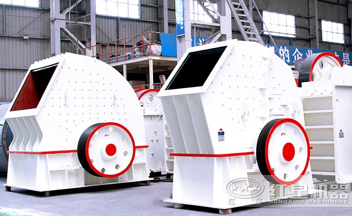 錘式破碎機內(nèi)有妣條,可直接將物料破碎到能排出的粒度 錘式破碎機內(nèi)有妣條,可直接將物料破碎到能排出的粒度