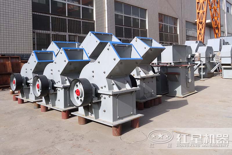 小型(PC型)錘破設(shè)備實拍圖 小型(PC型)錘破設(shè)備實拍圖