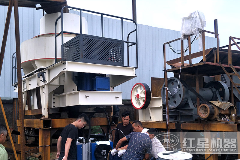 河石碎沙機(jī)客戶現(xiàn)場 河石碎沙機(jī)客戶現(xiàn)場