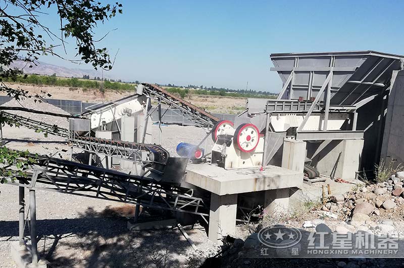 顎式破碎機生產(chǎn)現(xiàn)場 顎式破碎機生產(chǎn)現(xiàn)場