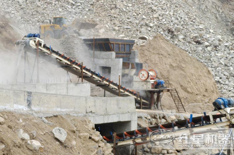 碎石生產(chǎn)現(xiàn)場(chǎng) 碎石生產(chǎn)現(xiàn)場(chǎng)