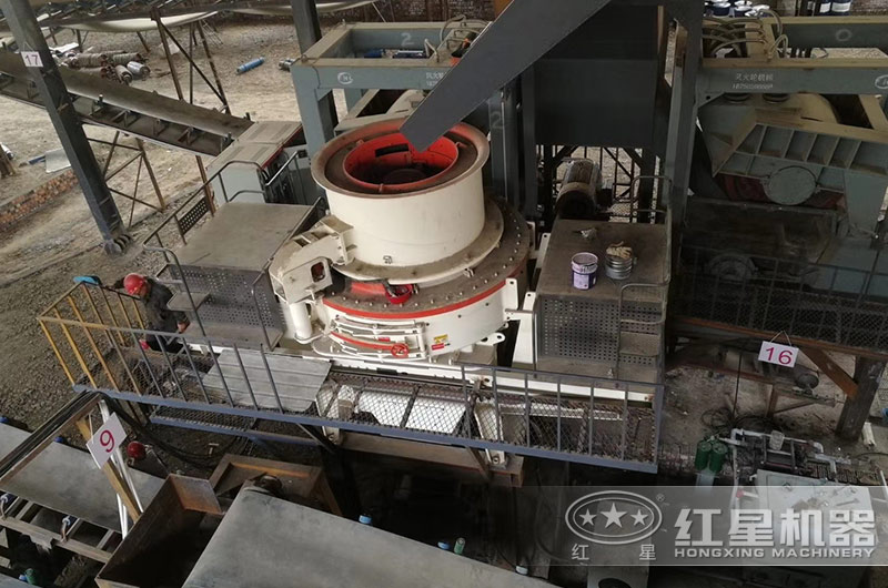 花崗巖碎石制砂加工現場 花崗巖碎石制砂加工現場