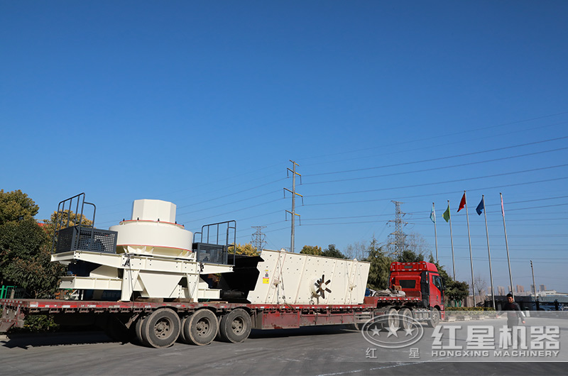 成套石灰石制砂生產線設備裝車發(fā)貨現場 成套石灰石制砂生產線設備裝車發(fā)貨現場