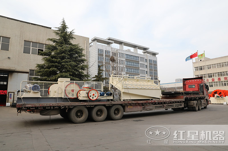 紅星對(duì)輥制砂機(jī)裝車(chē)發(fā)貨現(xiàn)場(chǎng) 紅星對(duì)輥制砂機(jī)裝車(chē)發(fā)貨現(xiàn)場(chǎng)